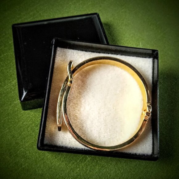 Vintage Damasquinado Adjustable Bangle with Gift Box - Picture 6 of 7
